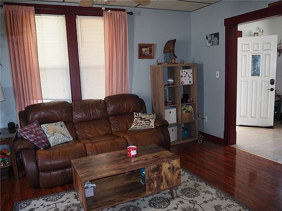 3rd image of 252 Roosevelt Blvd