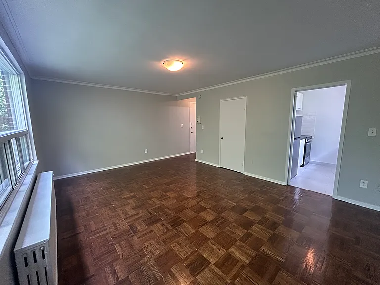 1299 Bayview Ave #18 — Photo 2