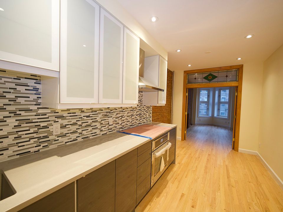 1st image of 479 12th St APT 2R