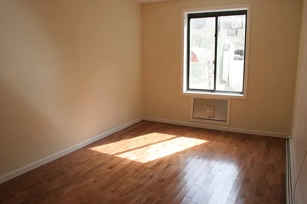 Rented by Bedford Realty USA Corp | media 2