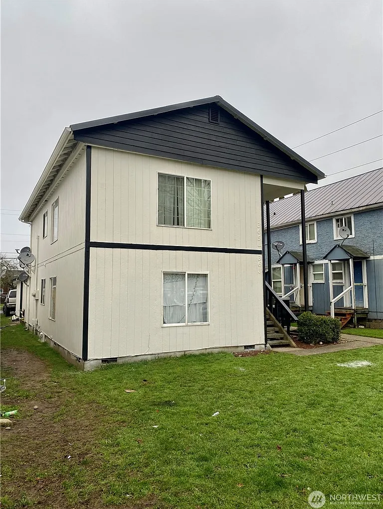 2 bed, 876 sqft, $1,300 — Photo 1