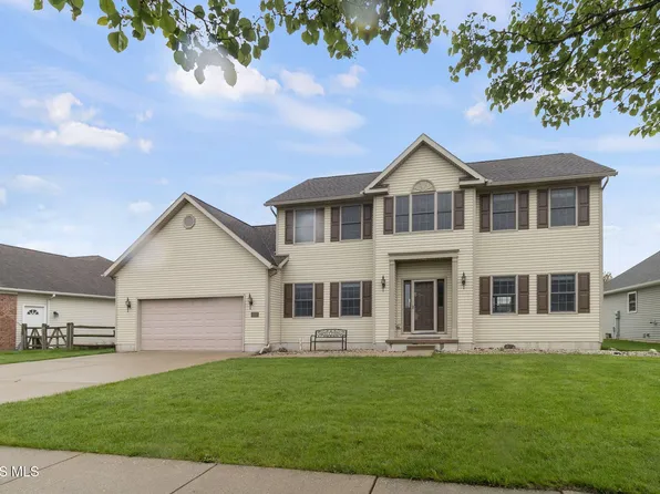 1702 Spring Forest Dr, Oregon, OH 43616