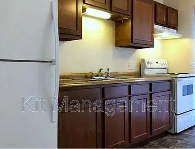 Charming 1-Bedroom Near West Laskey Cozy, Convenient, and Affordable at $675 — Photo 4