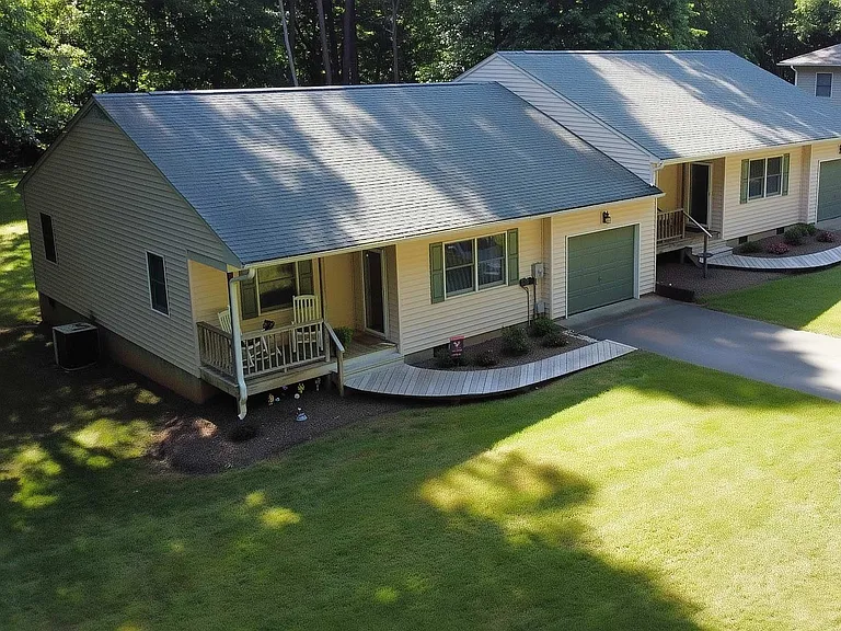 41 Poplar Court Ln #41 — Photo 2