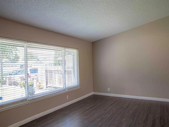 3rd image of 2513 Bunker Hill Dr