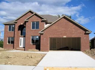 31199 Marigold Dr, Brownstown, MI 48173