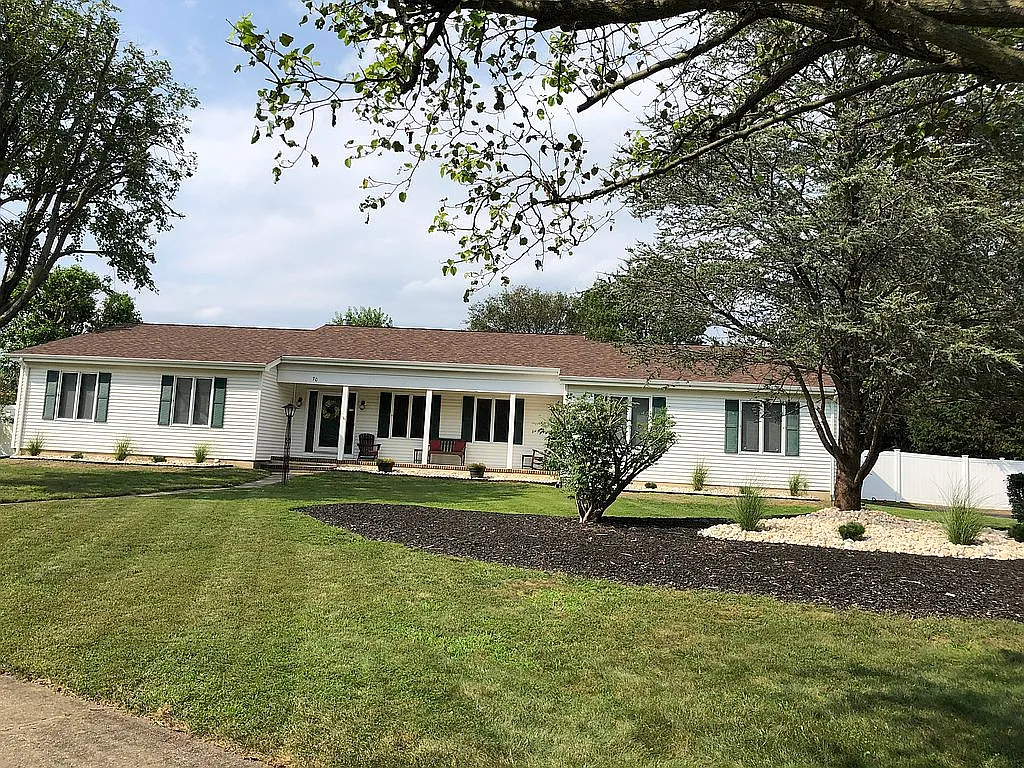 70 Lisa Ct photo 1