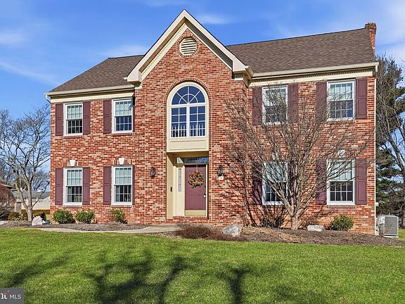 2nd image of 3 Swallow Rd