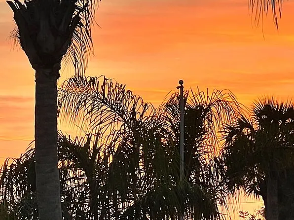 5761 River Grove Dr, Micco, FL 32976