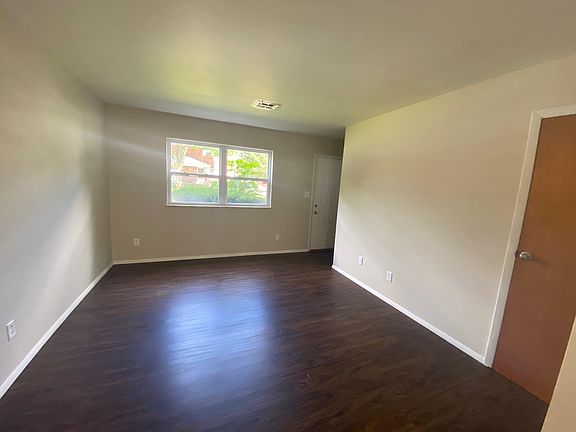3rd image of 1245 Crestwood Ave #B