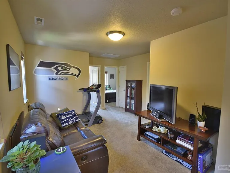 20261 Badger Rd — Photo 8