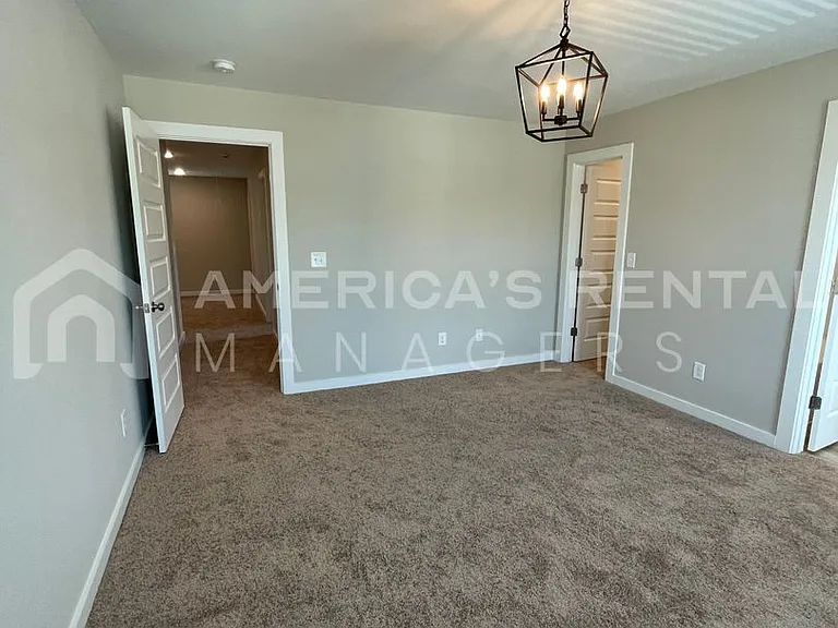 55 Kings Way — Photo 28
