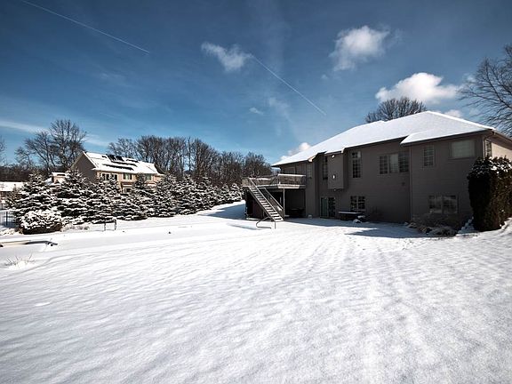 4th image of 19387 Sweetbriar Ct