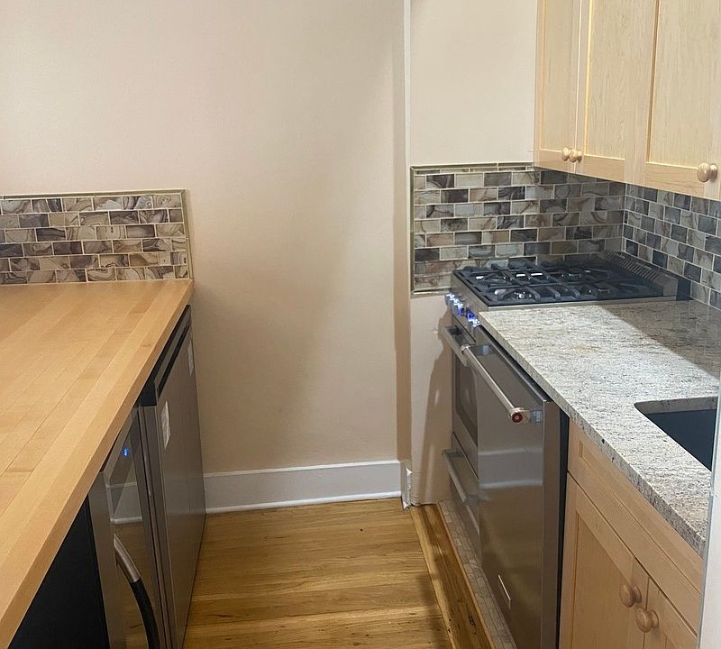 2nd image of 44 W 89th St APT 2A