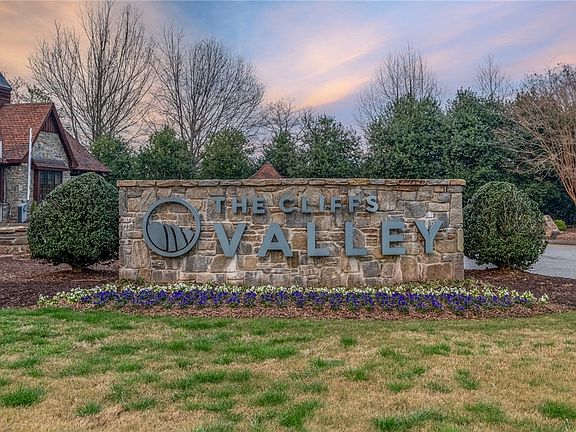 5th image of 901 Mountain Summit Rd