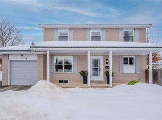 136 Cornerbrook Cres, Waterloo, ON N2V1L2