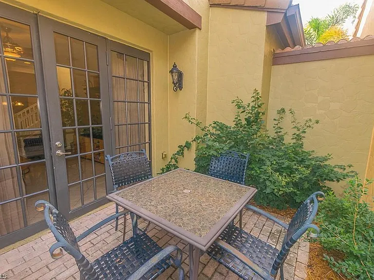 9102 Chula Vista St #11302 — Photo 15