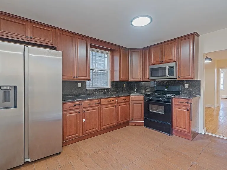 337 Summit Ave #1 — Photo 1
