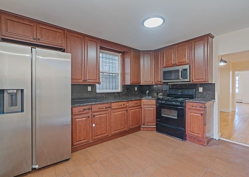 1st image of 337 Summit Ave Floor 1