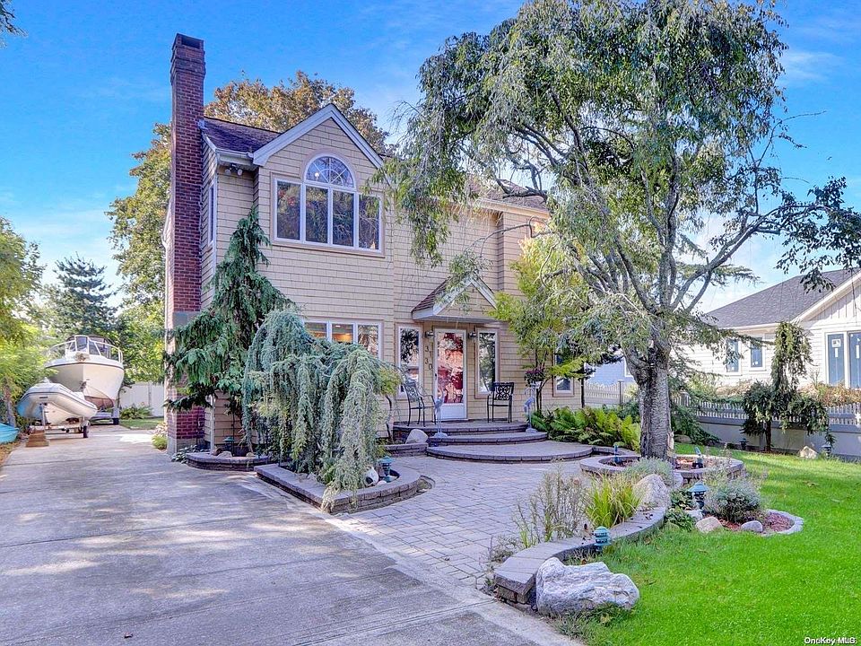 1st image of 3250 Manhanset Avenue