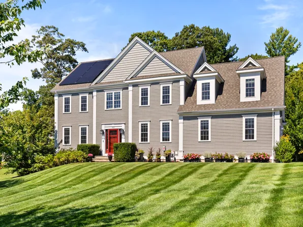 560 Shining Rock Dr, Northbridge, MA 01534