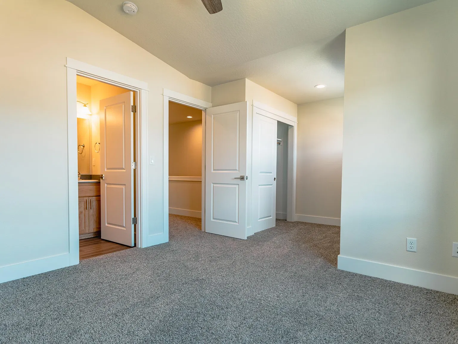 3 bed, 2.5 bath, 1104 sqft, $2,275 — Photo 2