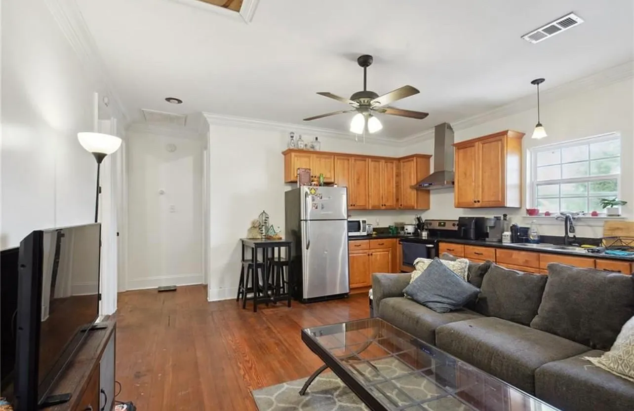 2703 Amelia St — Photo 1