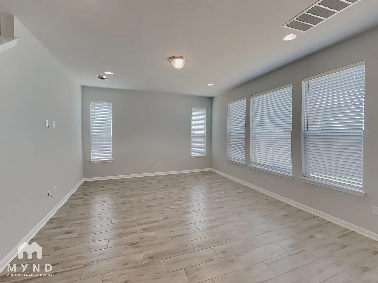 4 bed, 3.0 bath, 2327 sqft, $2,575 — Photo 4