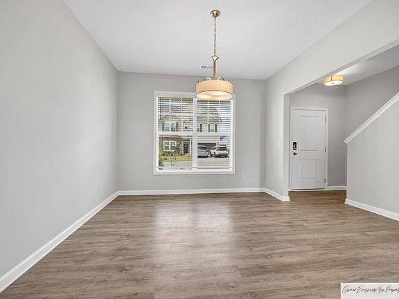 5th image of 579 Burnaby Ct