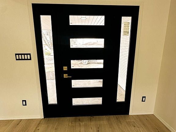 3rd image of 6 Mayhew Dr