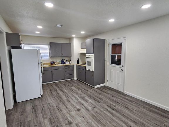 3rd image of 3253 Golf Dr