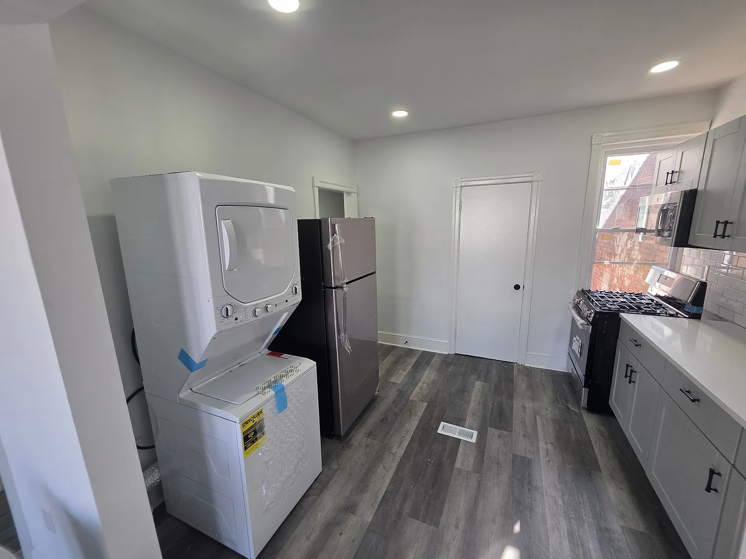 2 bed, 1000 sqft, $1,600 — Photo 4