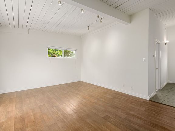 5th image of 6871 Franklin Ave #306