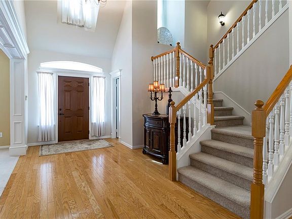 3rd image of 313 Stansbury Dr