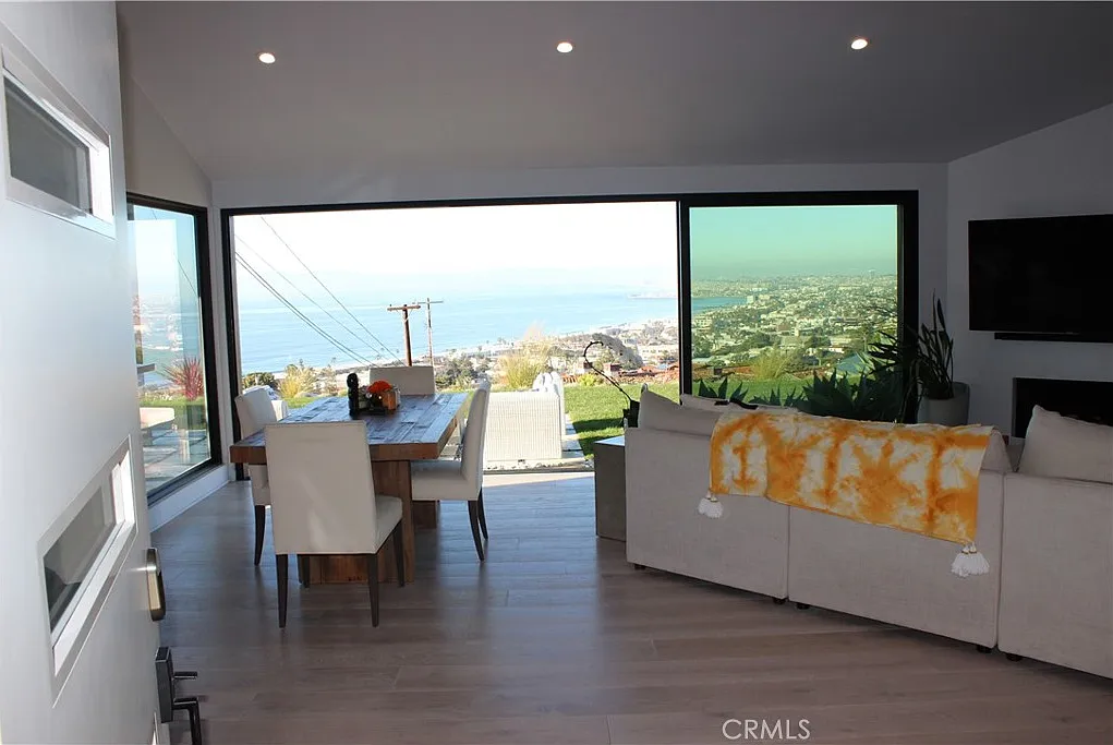3 bed, 1436 sqft, $10,500 — Photo 4