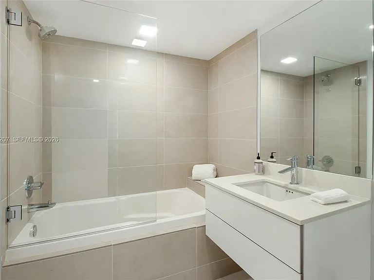 6620 Indian Creek Dr #516 — Photo 16