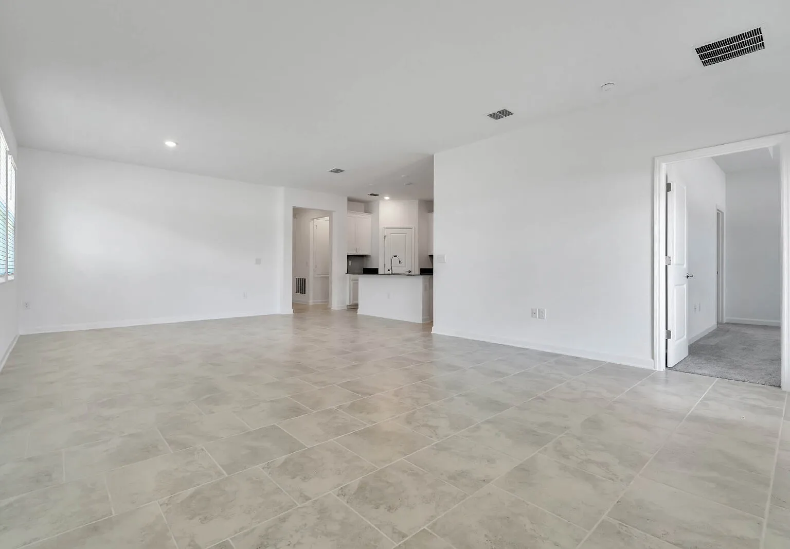 4 bed, 3.0 bath, 2061 sqft, $2,049 — Photo 2