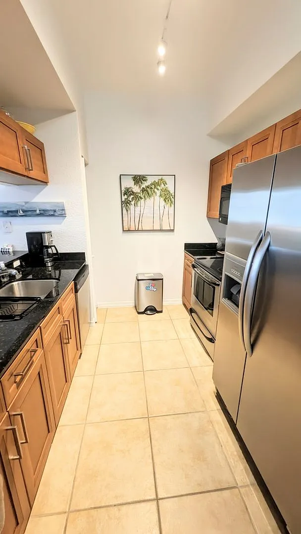 Seasonal Vacation Rental In The Broadway Promenade! Available Dec-April 2027 — Photo 4