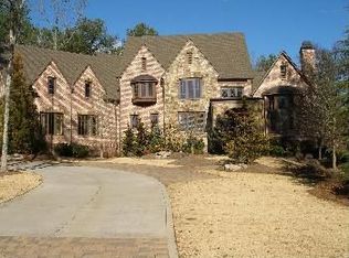 671 Trinity Pl, Suwanee, GA 30024