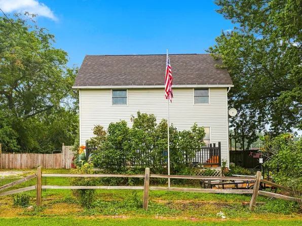 402 S 1st St, Alpha, IL 61413