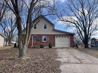 118 E Clarman Dr, Chaffee, MO 63740