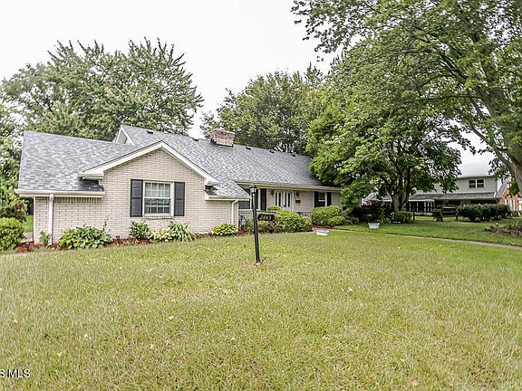 3rd image of 2443 Amara Dr