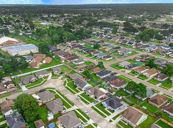 3rd image of 5913 Three Oaks Ct