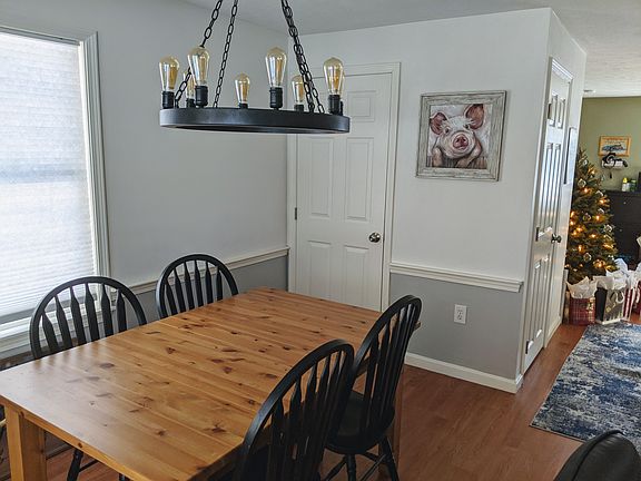 4th image of 7 Beaujolais Dr