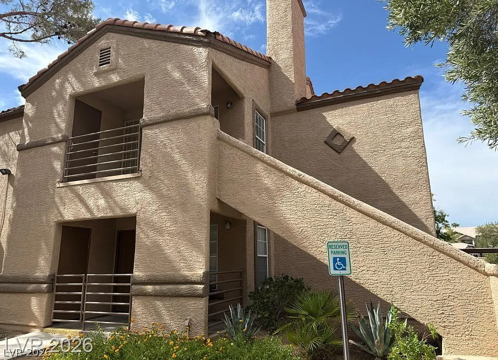 2 bed, 2.0 bath, 882 sqft, $1,450 — Photo 1
