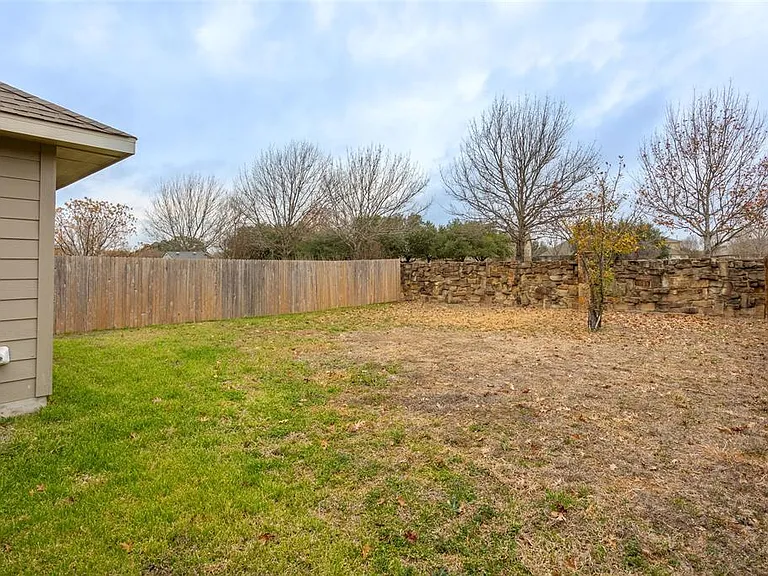 615 Stampede Rd — Photo 25