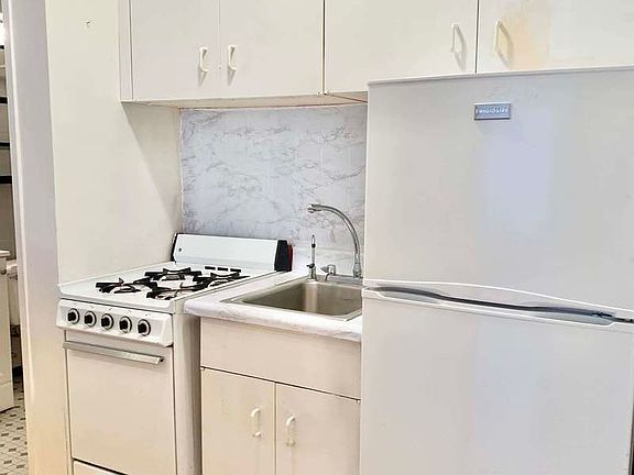 5th image of 150 W 76th St #A2