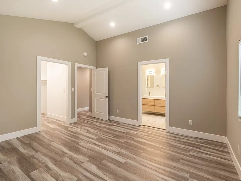 6633 Costello Ave — Photo 22