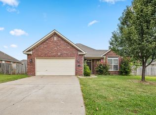 702 Grant Ave, Prairie Grove, AR 72753