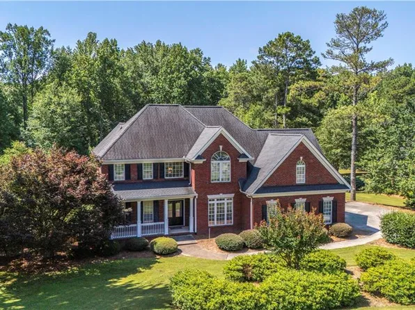 311 Hidden Lakes Dr, Carrollton, GA 30116